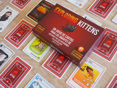 Exploding Kittens: Un Juego de Mesa Explosivamente Divertido